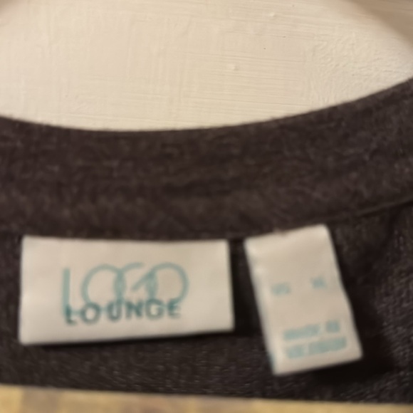 LOGO brown tunic long sleeve with black lace trim.  Peplum bottom. - Picture 4 of 5